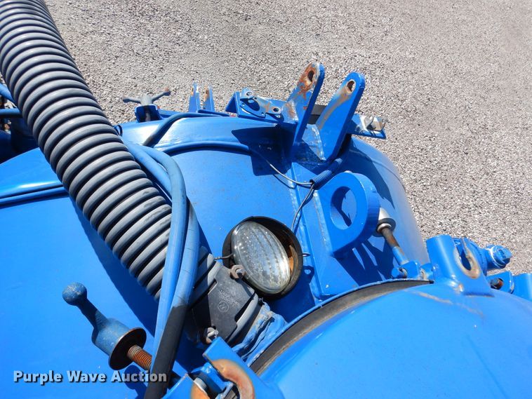 image for item DM6439 1999 Ford F800  vacuum truck