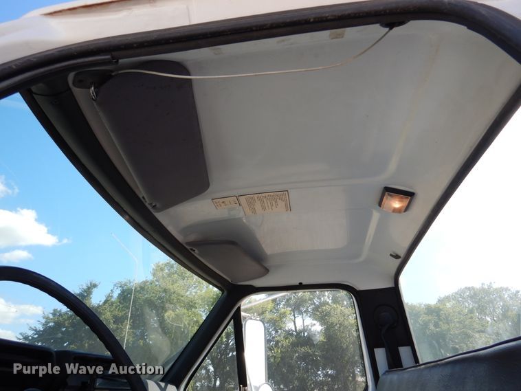 image for item DM6439 1999 Ford F800  vacuum truck