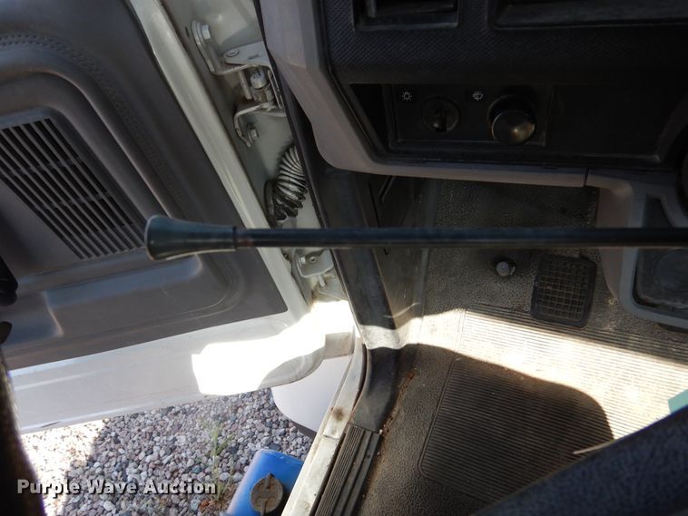 image for item DM6439 1999 Ford F800  vacuum truck