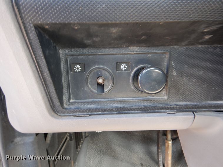 image for item DM6439 1999 Ford F800  vacuum truck