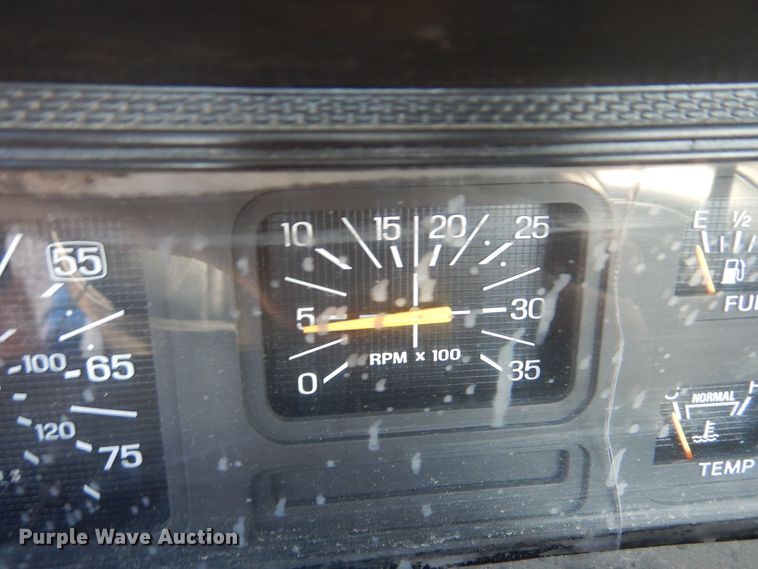 image for item DM6439 1999 Ford F800  vacuum truck