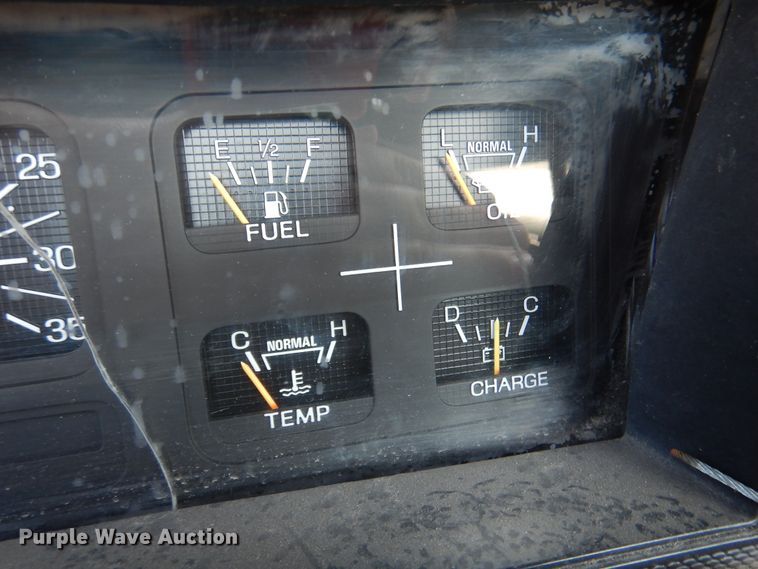 image for item DM6439 1999 Ford F800  vacuum truck