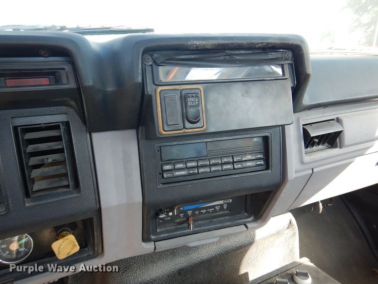 image for item DM6439 1999 Ford F800  vacuum truck