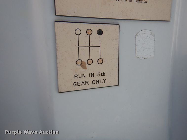 image for item DM6439 1999 Ford F800  vacuum truck