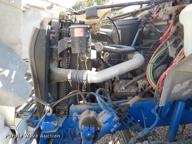 image for item DM6439 1999 Ford F800  vacuum truck