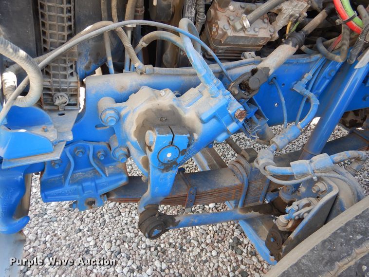 image for item DM6439 1999 Ford F800  vacuum truck