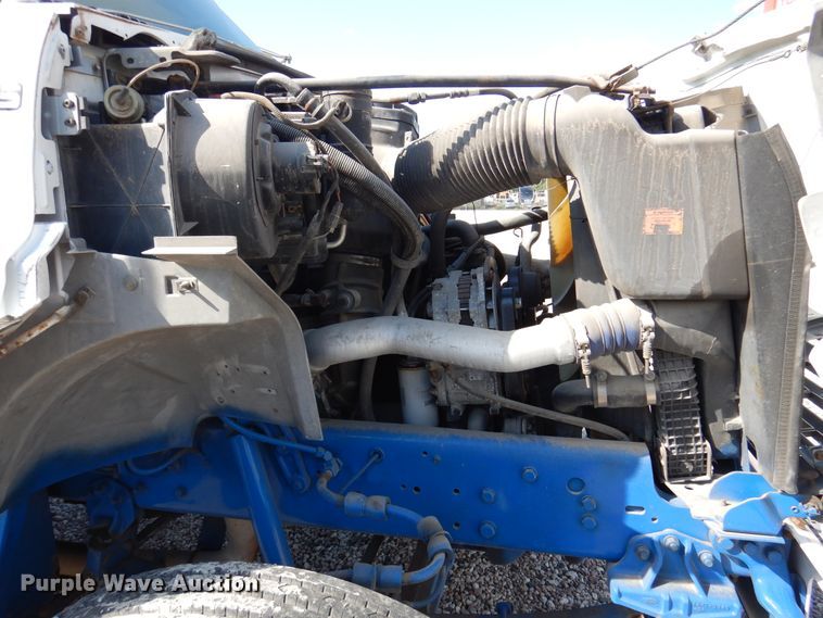 image for item DM6439 1999 Ford F800  vacuum truck