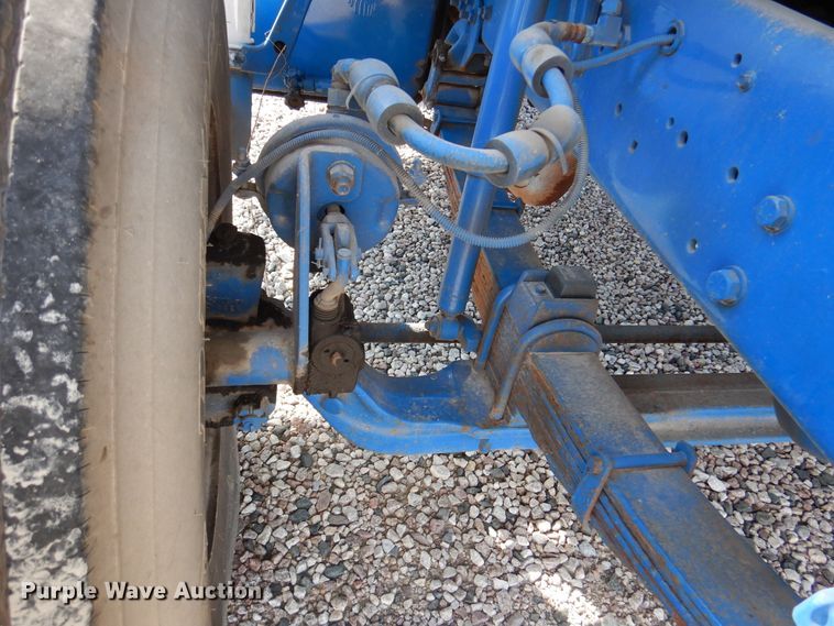 image for item DM6439 1999 Ford F800  vacuum truck