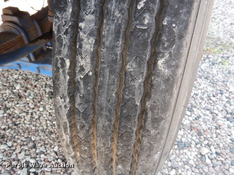 image for item DM6439 1999 Ford F800  vacuum truck