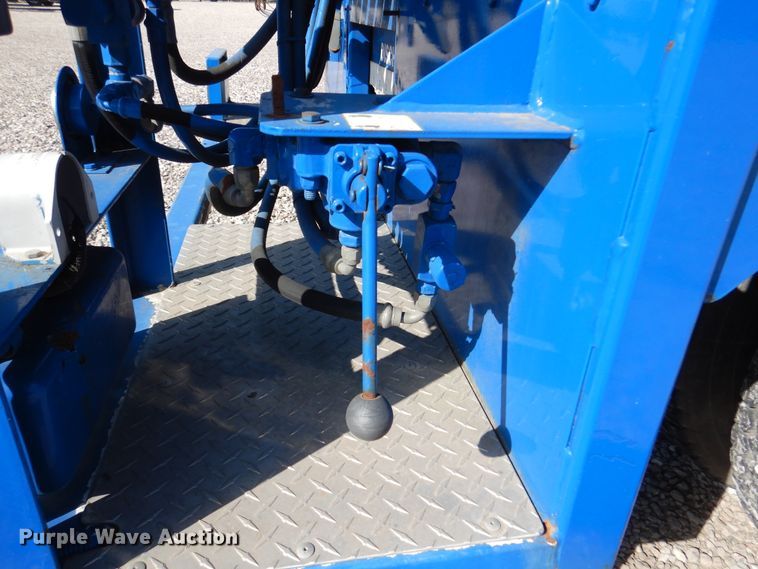 image for item DM6439 1999 Ford F800  vacuum truck