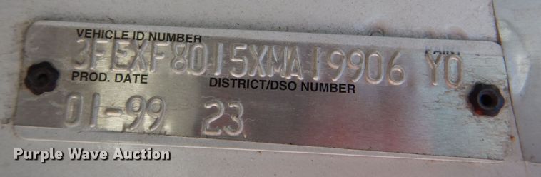 image for item DM6439 1999 Ford F800  vacuum truck