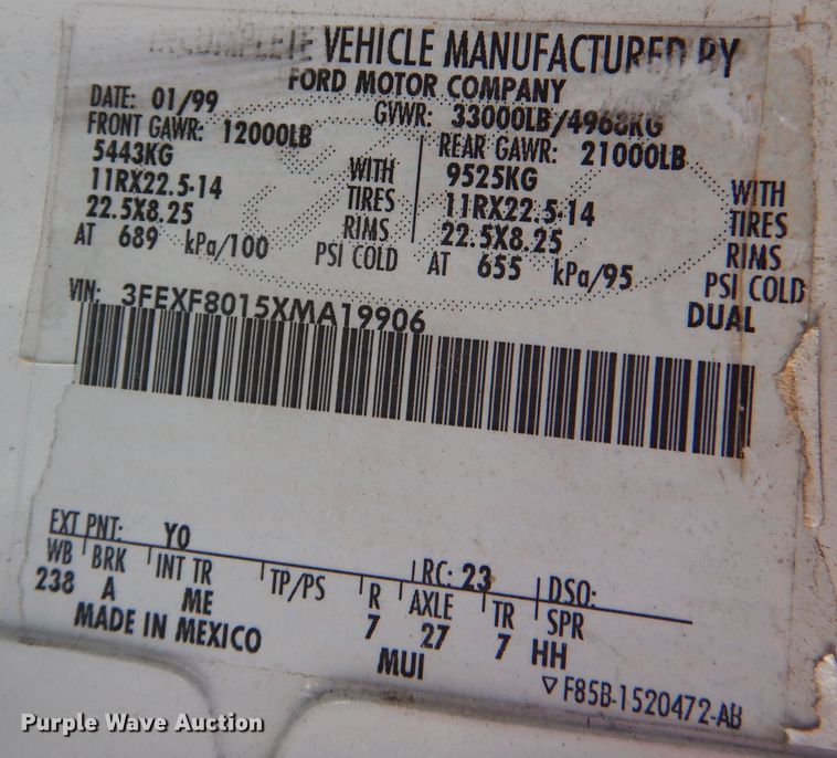 image for item DM6439 1999 Ford F800  vacuum truck