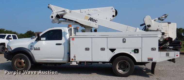 image for item DM6440 2016 Dodge Ram 5500HD  bucket truck