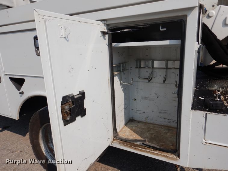 image for item DM6440 2016 Dodge Ram 5500HD  bucket truck