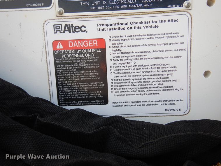 image for item DM6440 2016 Dodge Ram 5500HD  bucket truck