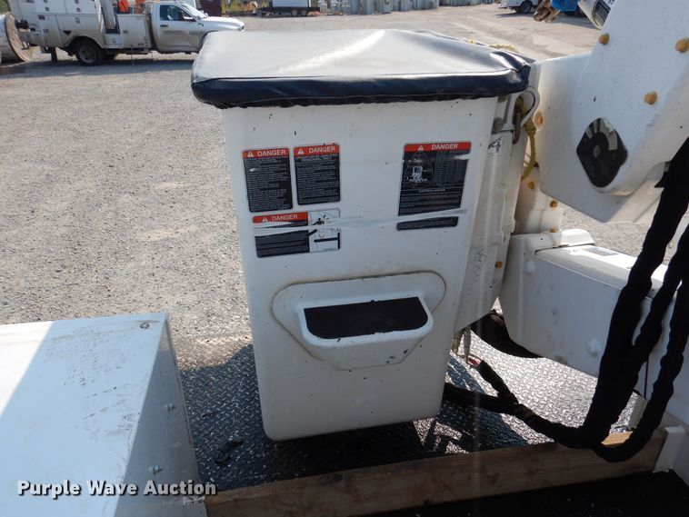 image for item DM6440 2016 Dodge Ram 5500HD  bucket truck