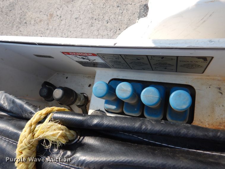 image for item DM6440 2016 Dodge Ram 5500HD  bucket truck