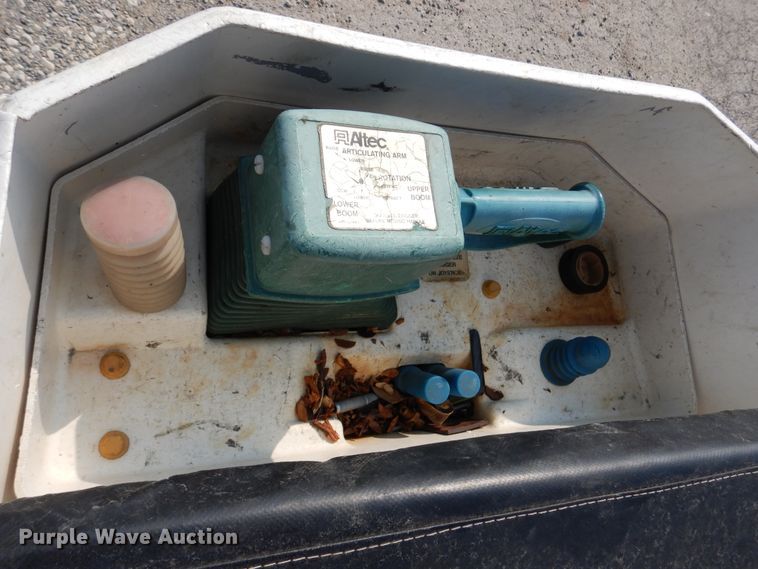 image for item DM6440 2016 Dodge Ram 5500HD  bucket truck