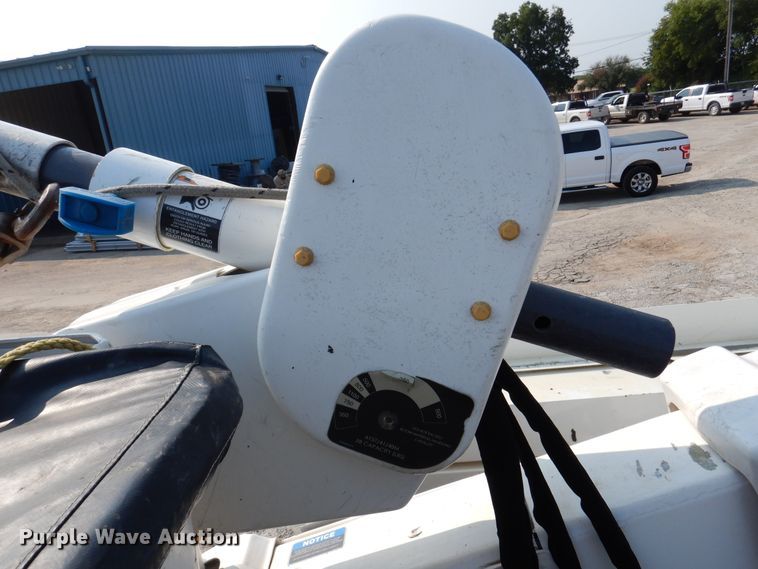 image for item DM6440 2016 Dodge Ram 5500HD  bucket truck