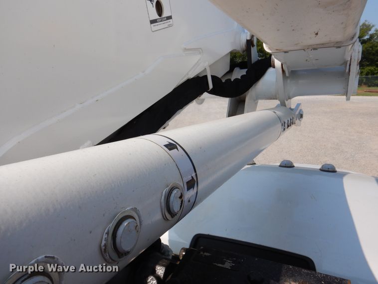 image for item DM6440 2016 Dodge Ram 5500HD  bucket truck