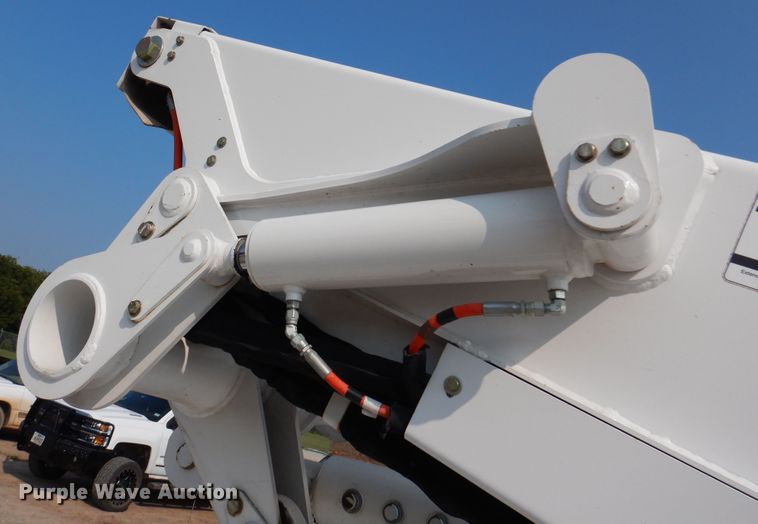 image for item DM6440 2016 Dodge Ram 5500HD  bucket truck