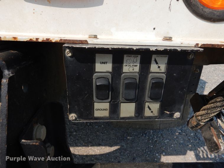 image for item DM6440 2016 Dodge Ram 5500HD  bucket truck