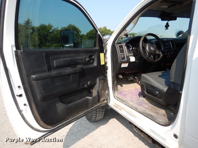 image for item DM6440 2016 Dodge Ram 5500HD  bucket truck