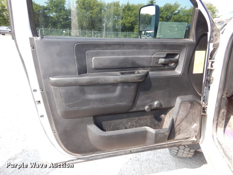 image for item DM6440 2016 Dodge Ram 5500HD  bucket truck