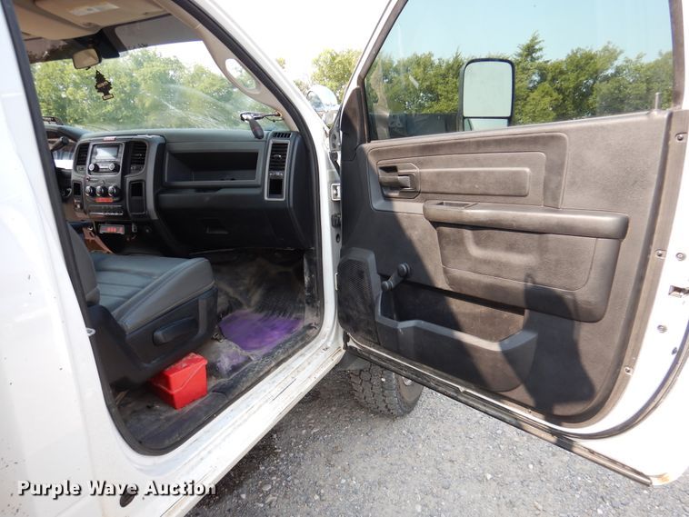 image for item DM6440 2016 Dodge Ram 5500HD  bucket truck