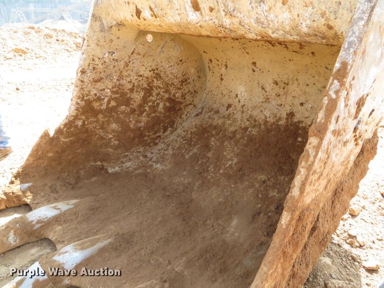 image for item DN5976 2005 Komatsu PC600LC-7  excavator