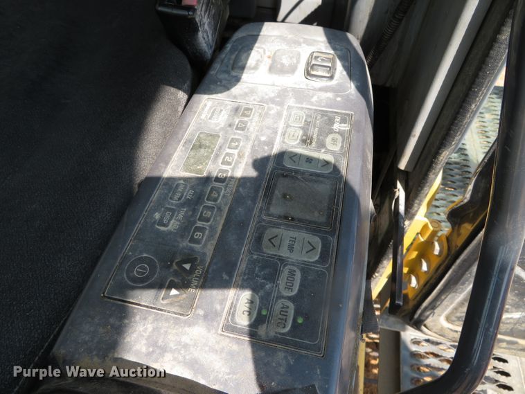 image for item DN5976 2005 Komatsu PC600LC-7  excavator