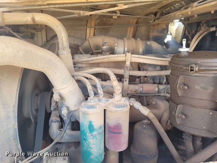 image for item FC9042 2002 Mack RD8886S  well service truck