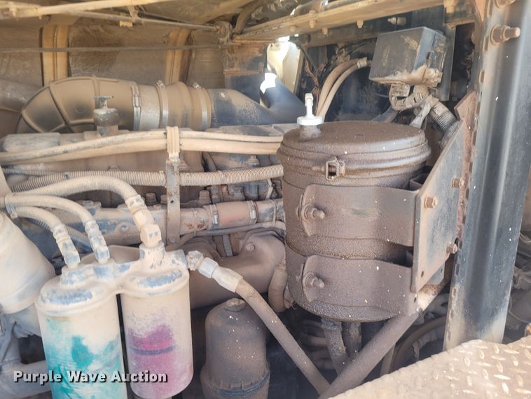 image for item FC9042 2002 Mack RD8886S  well service truck