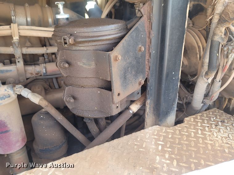 image for item FC9042 2002 Mack RD8886S  well service truck