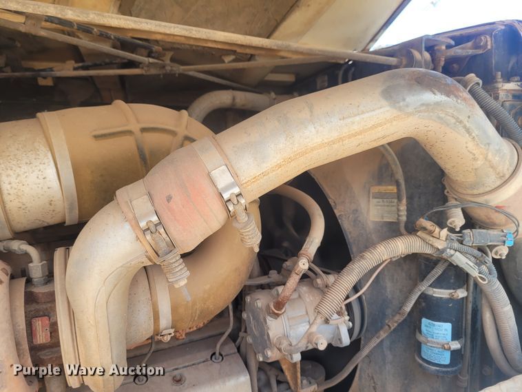 image for item FC9042 2002 Mack RD8886S  well service truck