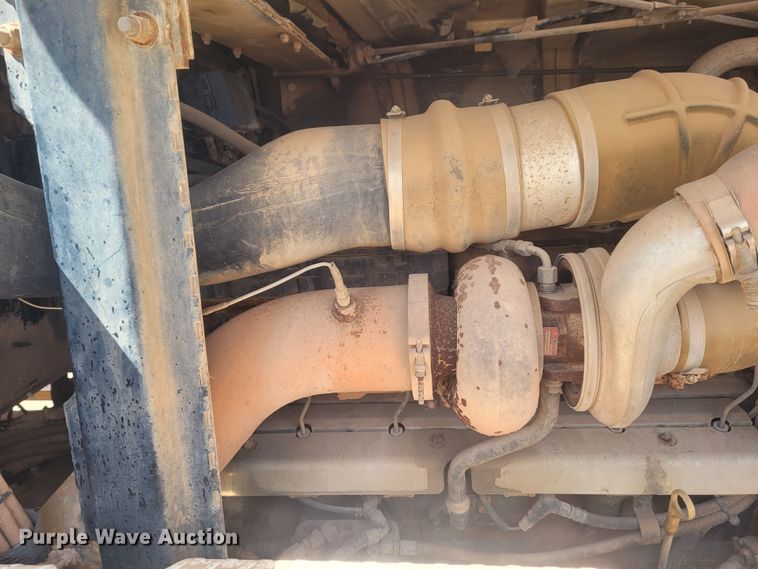 image for item FC9042 2002 Mack RD8886S  well service truck