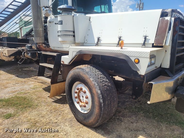 image for item FC9042 2002 Mack RD8886S  well service truck