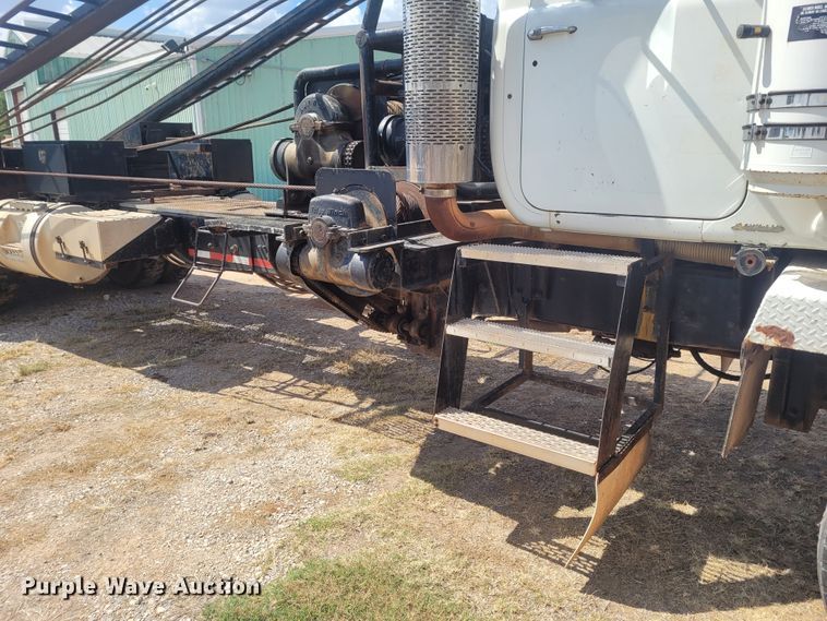 image for item FC9042 2002 Mack RD8886S  well service truck