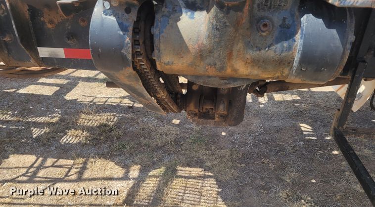 image for item FC9042 2002 Mack RD8886S  well service truck