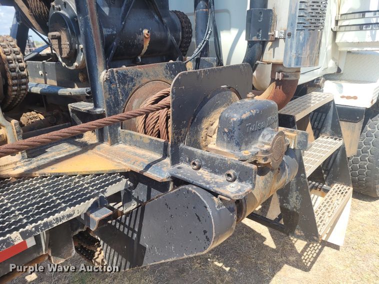 image for item FC9042 2002 Mack RD8886S  well service truck