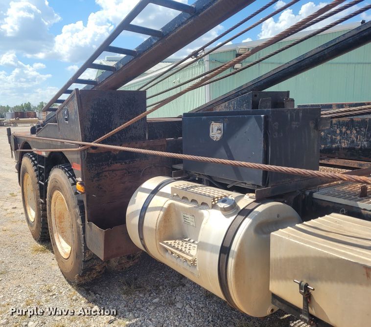 image for item FC9042 2002 Mack RD8886S  well service truck