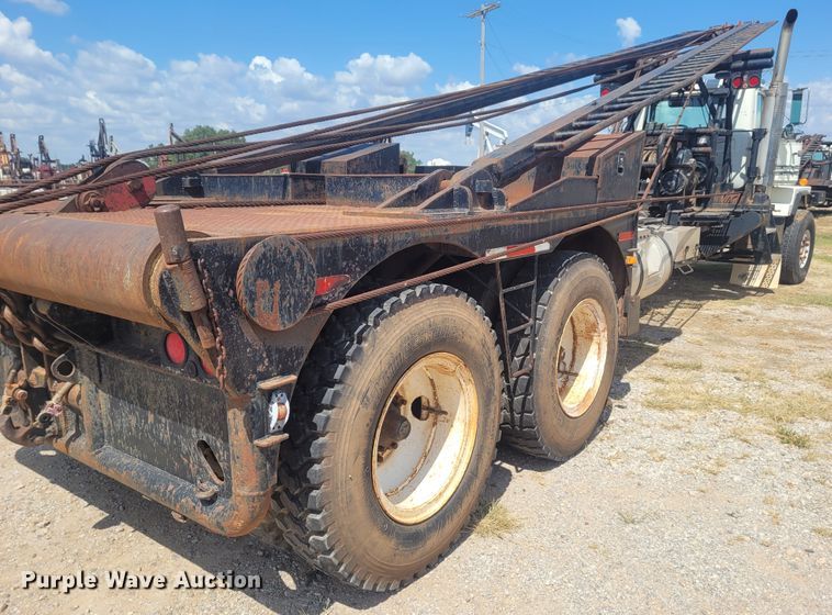 image for item FC9042 2002 Mack RD8886S  well service truck