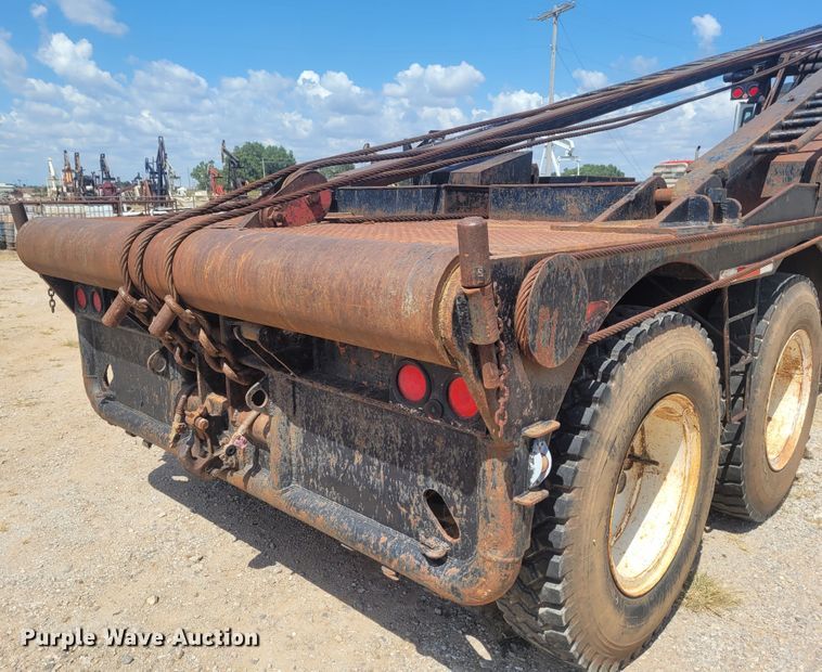 image for item FC9042 2002 Mack RD8886S  well service truck