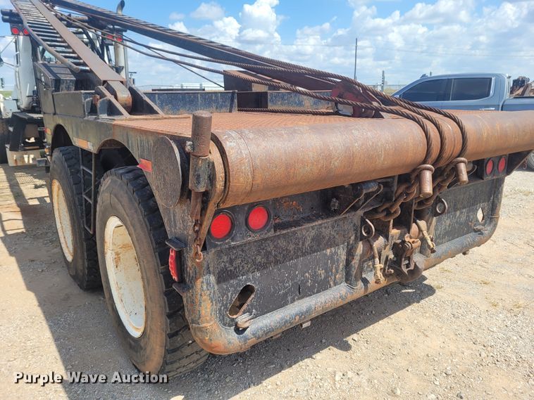 image for item FC9042 2002 Mack RD8886S  well service truck