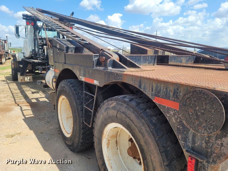 image for item FC9042 2002 Mack RD8886S  well service truck