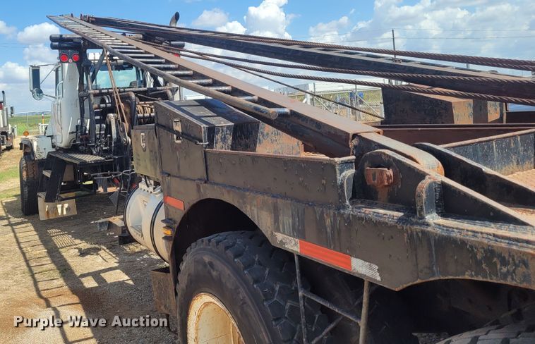 image for item FC9042 2002 Mack RD8886S  well service truck