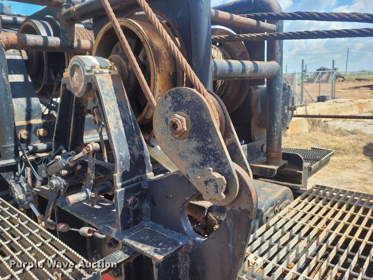 image for item FC9042 2002 Mack RD8886S  well service truck