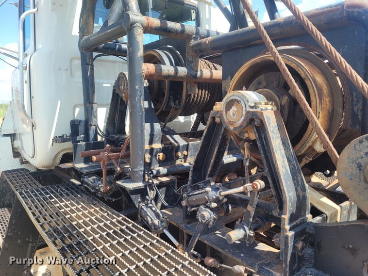 image for item FC9042 2002 Mack RD8886S  well service truck