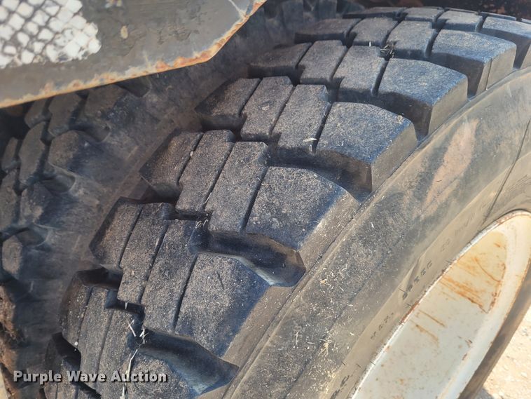 image for item FC9042 2002 Mack RD8886S  well service truck