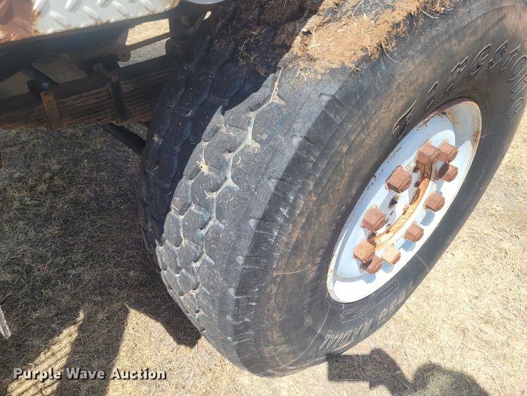 image for item FC9042 2002 Mack RD8886S  well service truck